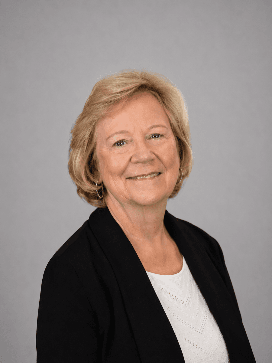 Portrait of Cynthia Lennard
